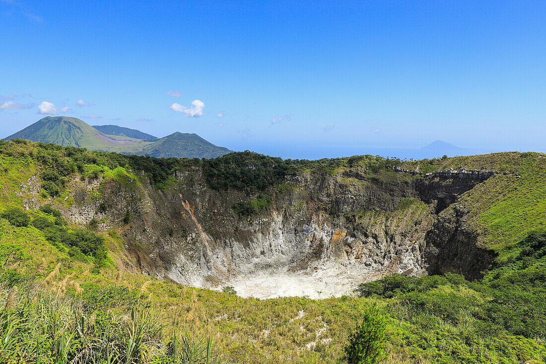 Mount Mahawu, a stratovolcano and active 180m wide crater, with Lokon on the left, and Empung volcanoes beyond, Gunung Mahawu, Tomohon, North Sulawesi, Indonesia, Southeast Asia, Asia