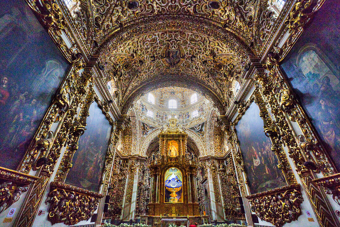 Nave and Apse, Chapel of the Rosario, 1690, Santo Domingo Church, Historic Center, UNESCO World Heritage Site, Puebla, Puebla State, Mexico, North America