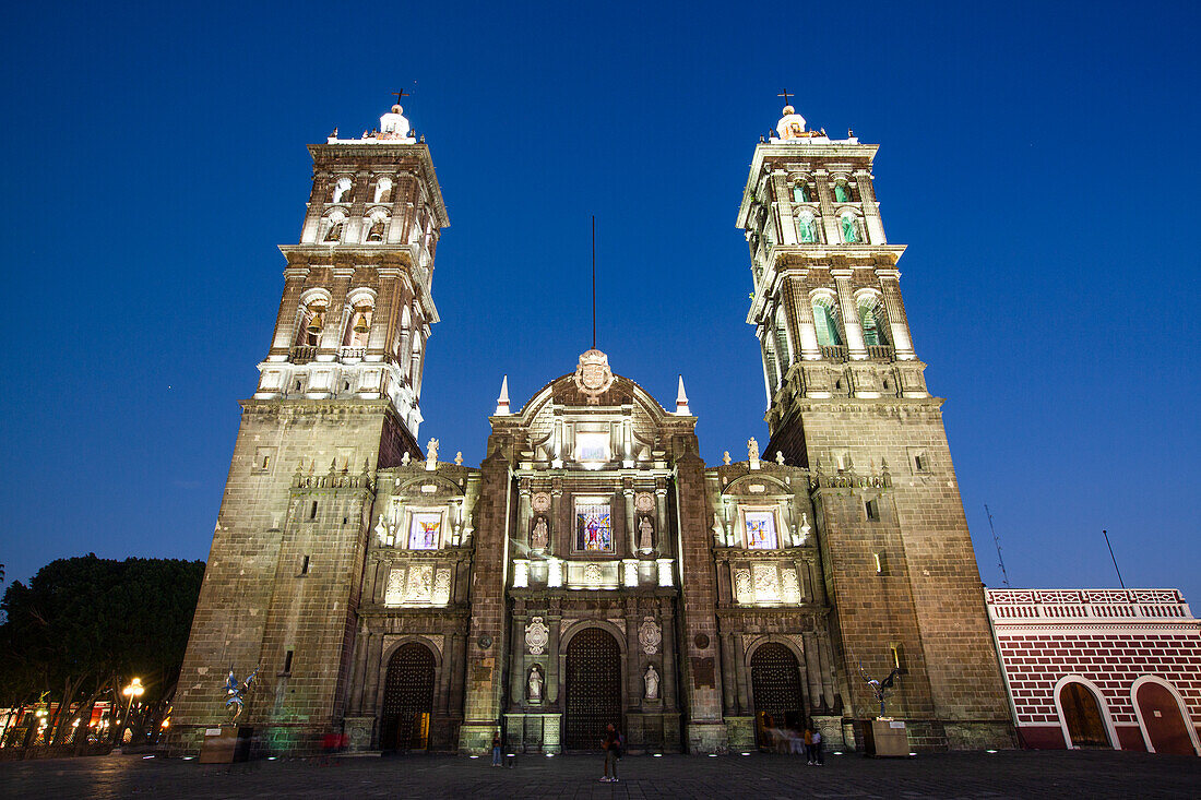 Abend, Kathedrale Unserer Lieben Frau von der Unbefleckten Empfängnis, 1649, Historisches Zentrum, UNESCO-Weltkulturerbe, Puebla, Bundesstaat Puebla, Mexiko, Nordamerika