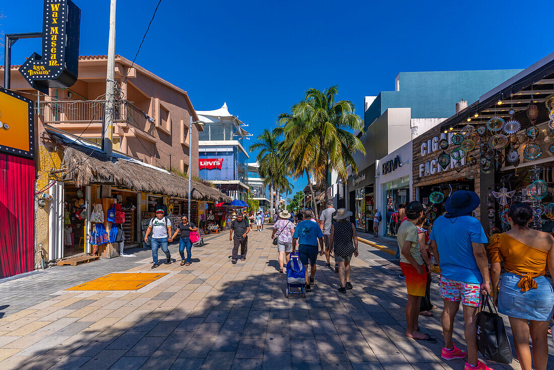 View of shops on 5th Avenue, Playa del Carmen, Caribbean Coast, Yucatan Peninsula, Riviera Maya, Mexico, North America