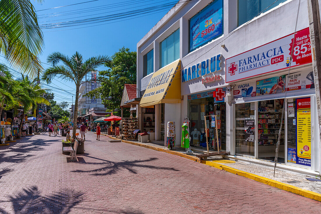 View of shops on 5th Avenue, Playa del Carmen, Caribbean Coast, Yucatan Peninsula, Riviera Maya, Mexico, North America