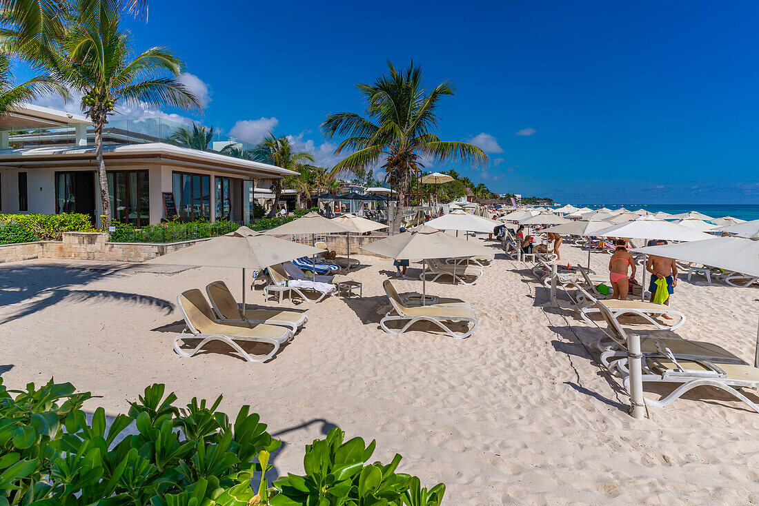 Blick auf Strand und Meer, Playa del Carmen, Karibikküste, Halbinsel Yucatan, Riviera Maya, Mexiko, Nordamerika