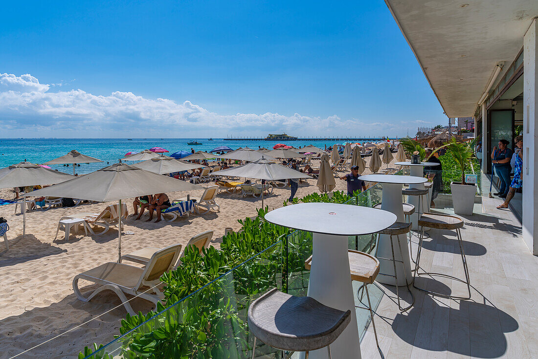 Blick auf Strand und Meer, Playa del Carmen, Karibikküste, Halbinsel Yucatan, Riviera Maya, Mexiko, Nordamerika