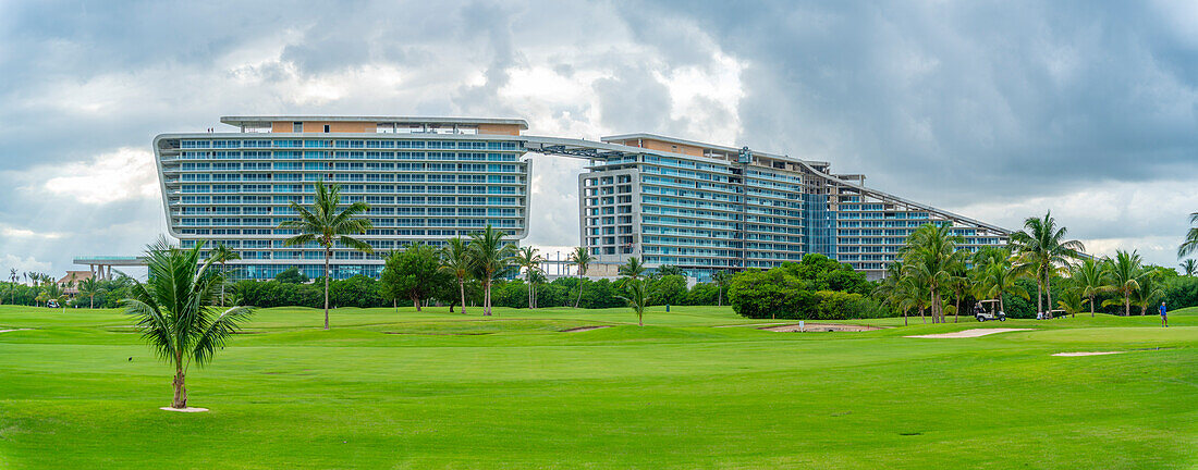 Blick auf Hotel und Golfplatz, Hotel Zone, Cancun, Karibikküste, Yucatan-Halbinsel, Riviera Maya, Mexiko, Nordamerika