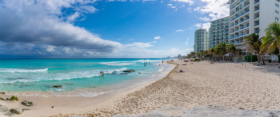 Blick auf Hotels und Strand, Hotel Zone, Cancun, Karibikküste, Halbinsel Yucatan, Riviera Maya, Mexiko, Nordamerika