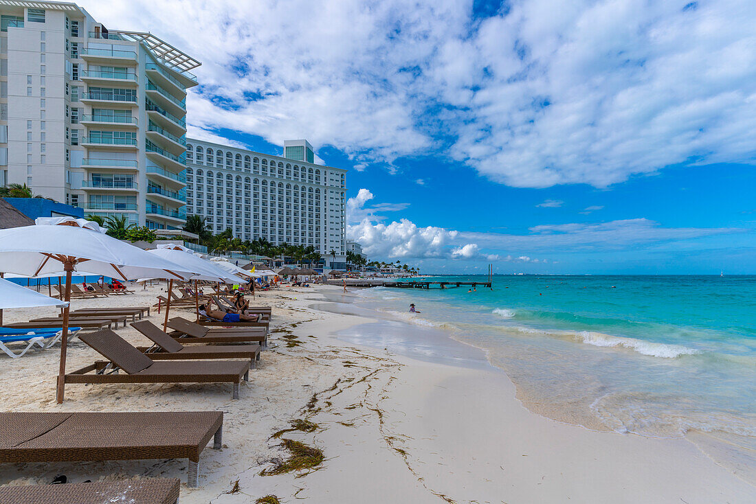 Blick auf Hotels und Strand, Hotel Zone, Cancun, Karibikküste, Halbinsel Yucatan, Riviera Maya, Mexiko, Nordamerika