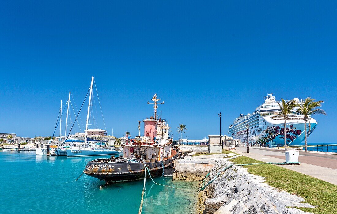 Schiffe am King's Wharf Terminal, Royal Naval Dockyard, Sandys, Bermuda, Nordatlantik, Nordamerika