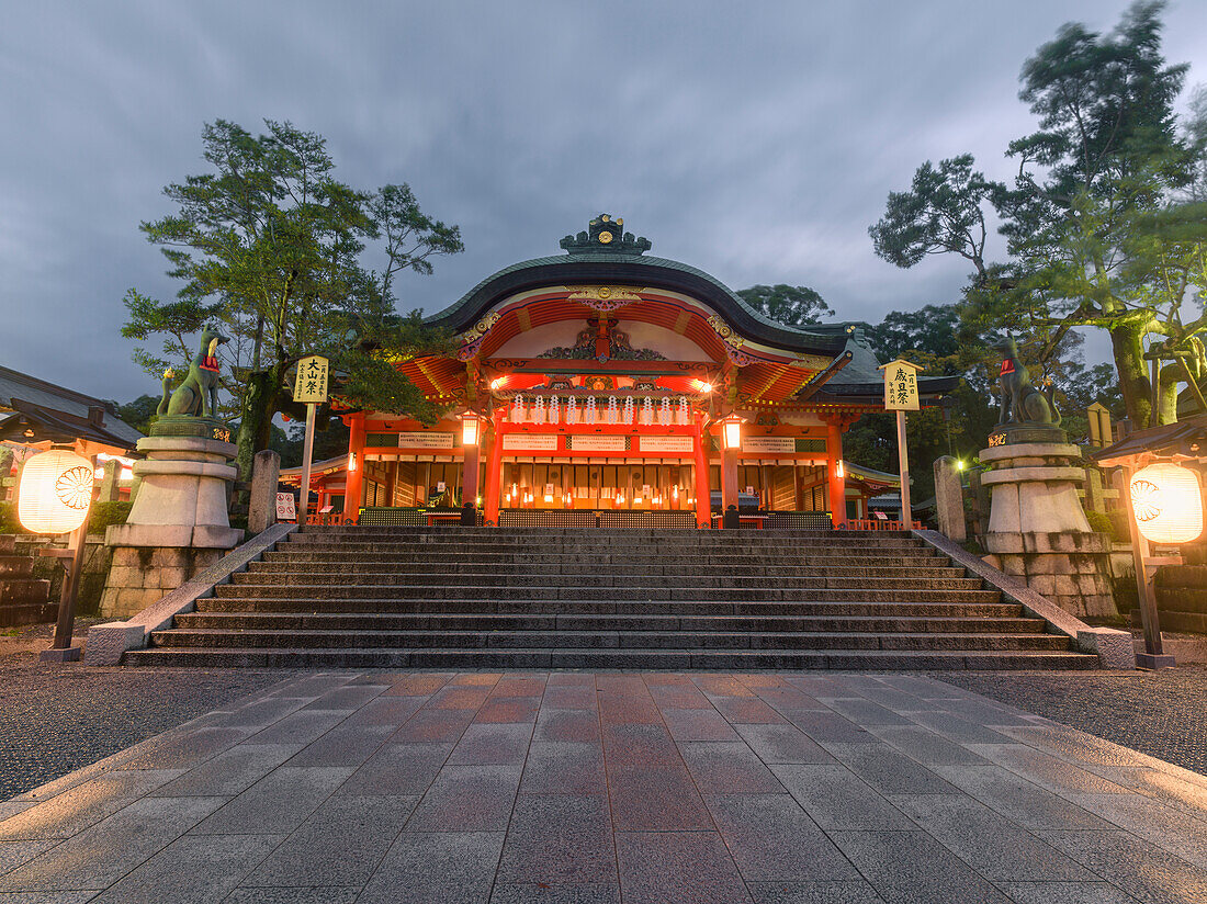 Das Heiligtum des Fushimi Inari Taisha-Schreins in Kyoto, Honshu, Japan, Asien