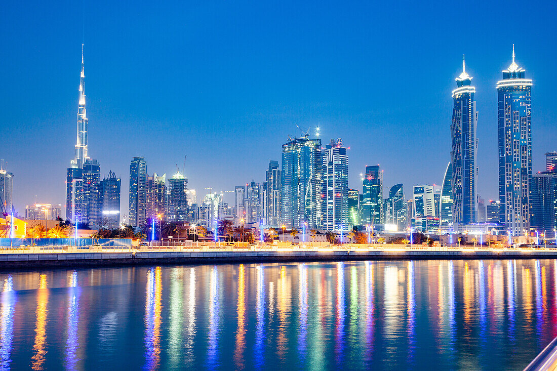 Dubai Downtown-Wolkenkratzer und Burj Khalifa, Dubai, Vereinigte Arabische Emirate, Naher Osten