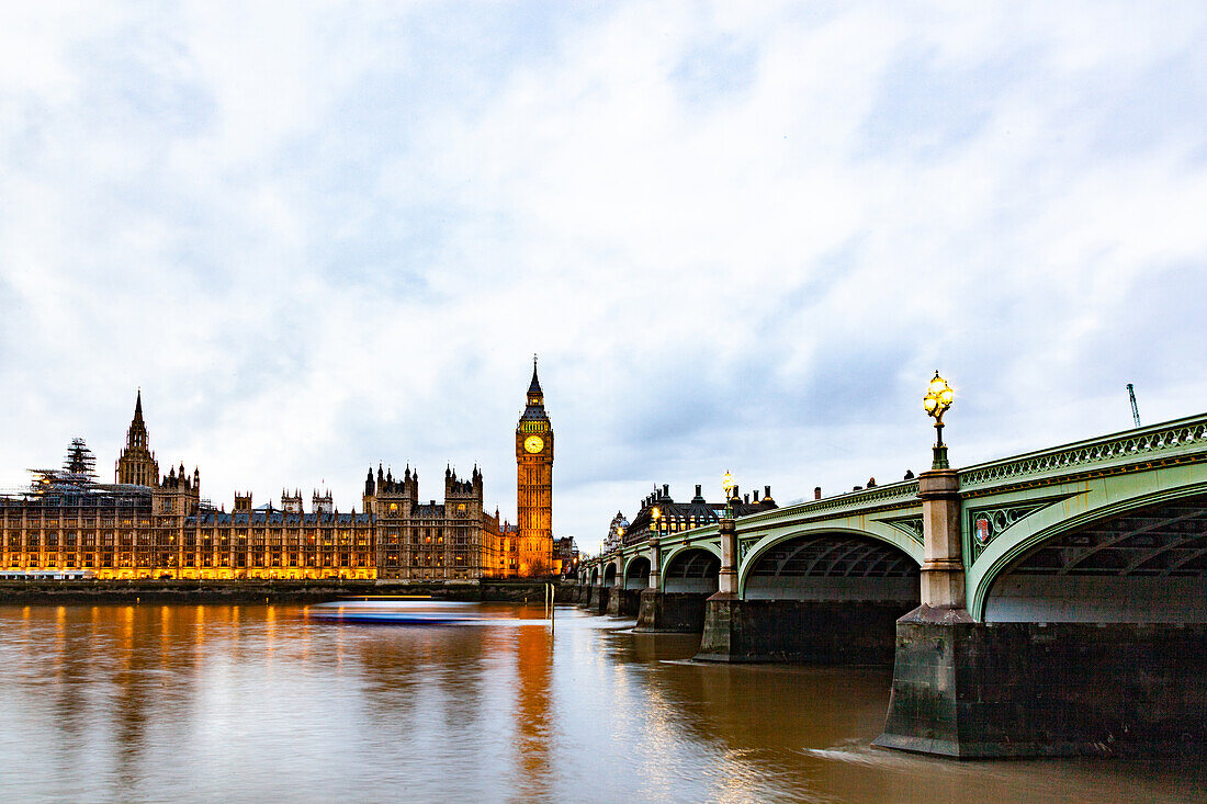 Big Ben and Houses of Parliament at dusk, Westminster, UNESCO World Heritage Site, London, England, United Kingdom, Europe