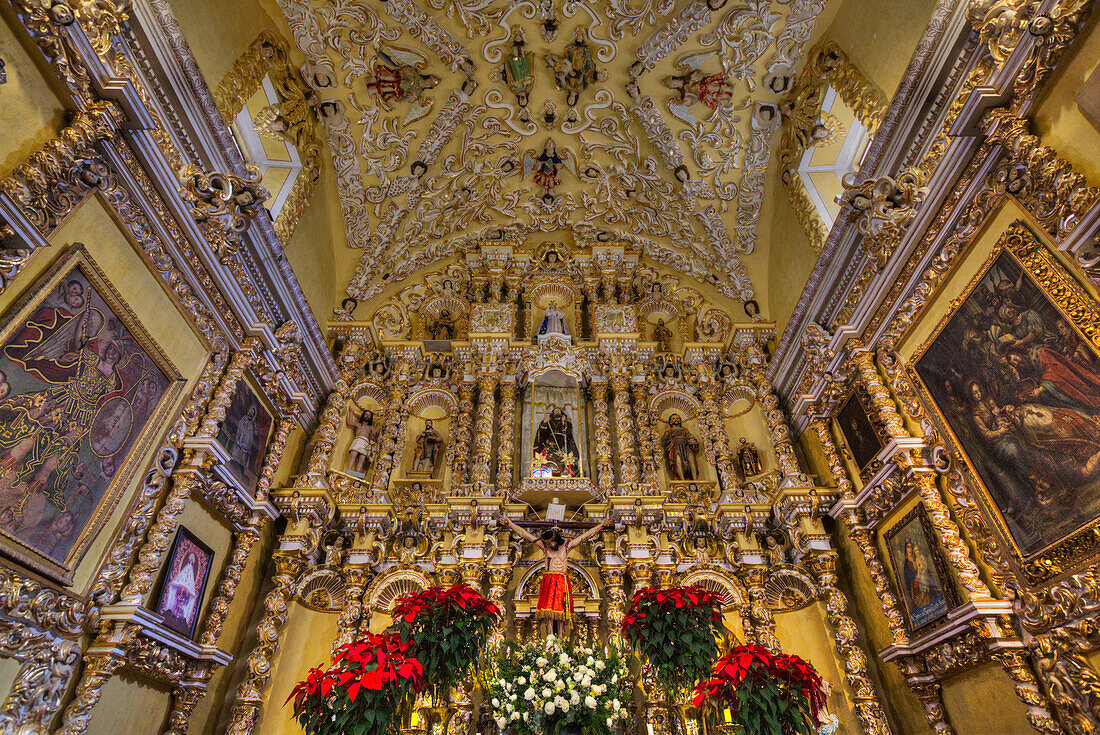 Polychrome Figuren und Goldreliefs, barockes Interieur, Kirche San Francisco Acatepec, gegründet Mitte des 16. Jahrhunderts, San Francisco Acatepec, Puebla, Mexiko, Nordamerika