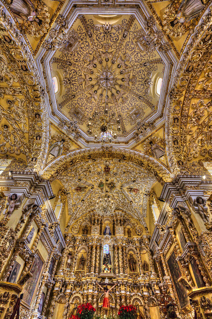 Polychrome Figuren und Goldreliefs, Decke, barockes Interieur, Kirche San Francisco Acatepec, gegründet Mitte des 16. Jahrhunderts, San Francisco Acatepec, Puebla, Mexiko, Nordamerika