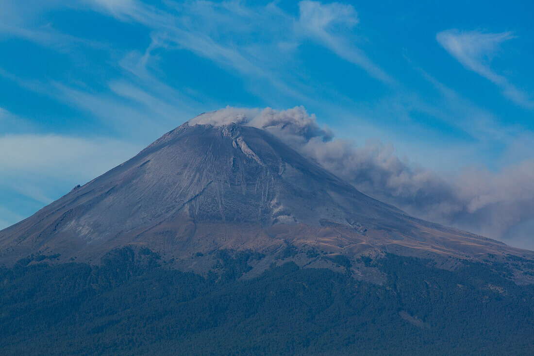 Active Stratovolcano, Mount Popocatepetl, 5393 meters high, Borders Mexico and Puebla States, Mexico, North America