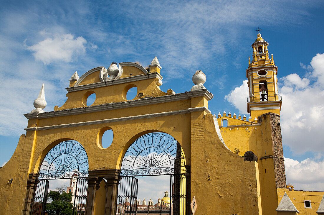 Eingangstor, Kloster San Gabriel Arcangel, Cholula, Bundesstaat Puebla, Mexiko, Nordamerika