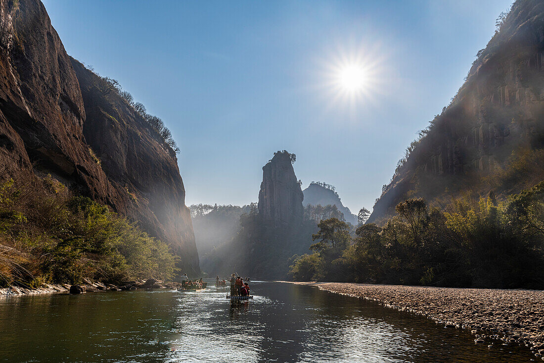 Rafting auf dem Fluss der Neun Kurven, Wuyi-Gebirge, UNESCO-Welterbe, Fujian, China, Asien