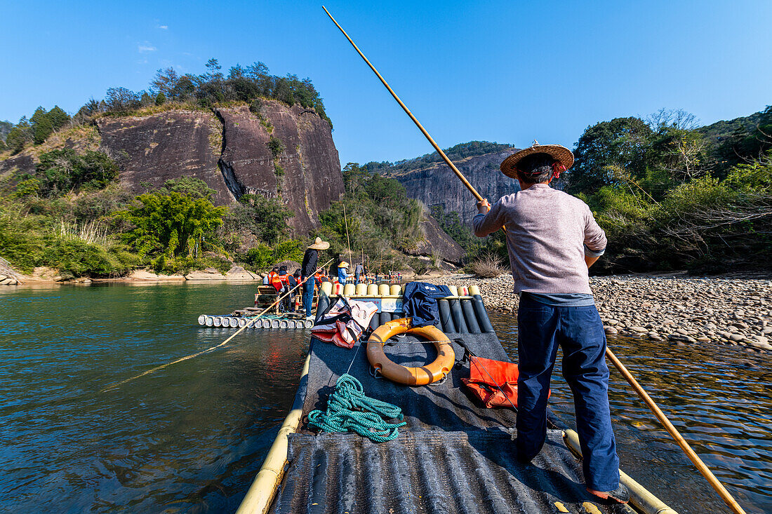 Rafting auf dem Fluss der Neun Kurven, Wuyi-Gebirge, UNESCO-Welterbe, Fujian, China, Asien