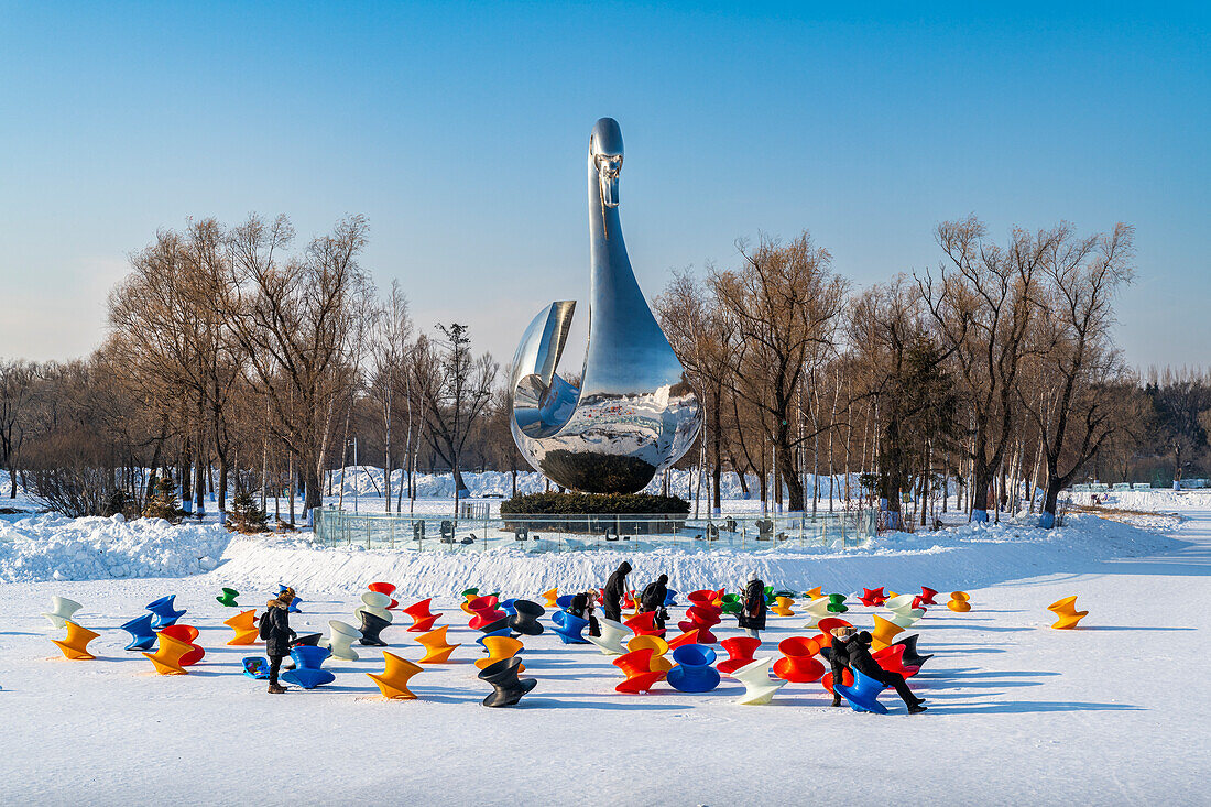 Riesige Schneeskulptur auf dem Schneeskulpturenfestival, Harbin, Heilongjiang, China, Asien