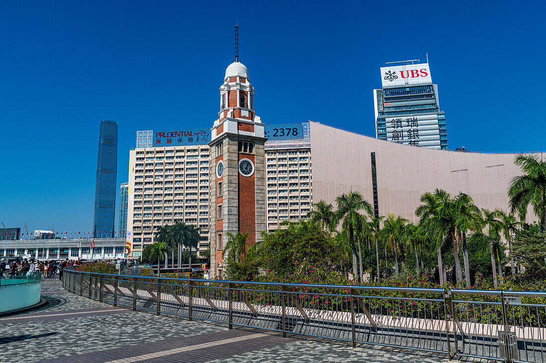 Uhrenturm im Victoria-Hafen, Hongkong, China, Asien