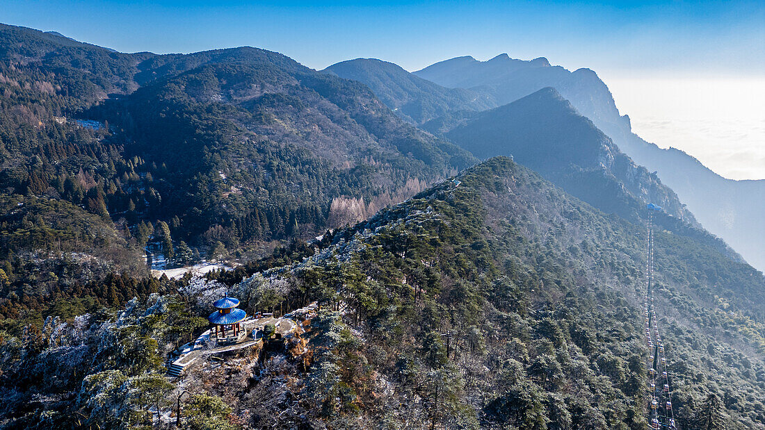 Luftaufnahme des Hanpo-Passes, Berg Lu (Lushan), UNESCO-Weltkulturerbe, Jiujiang, Jiangxi, China, Asien