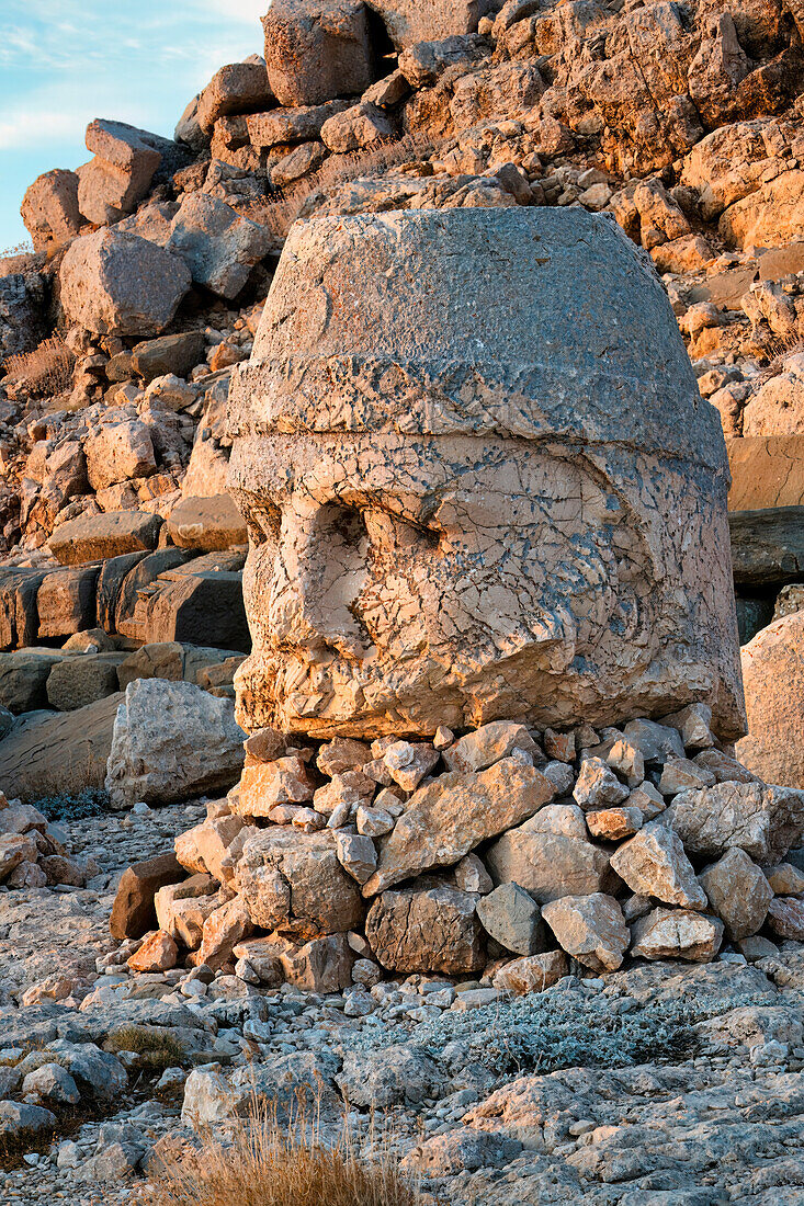 Zeus-Statue in der Nähe des Grabes von König Antiochus I. auf dem Gipfel des Berges Nemrut, UNESCO-Welterbestätte, Provinz Adiyaman, Türkei, Kleinasien, Asien