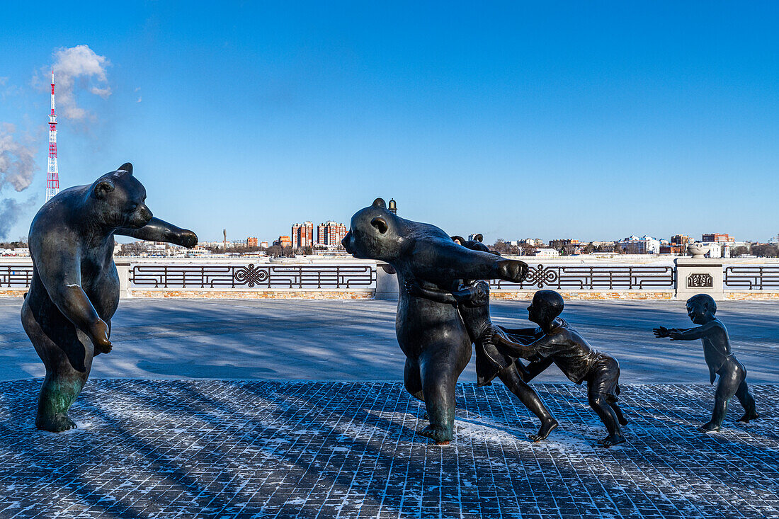 Bärendenkmal, Amur-Flussufer, Heihe, Heilongjiang, China, Asien