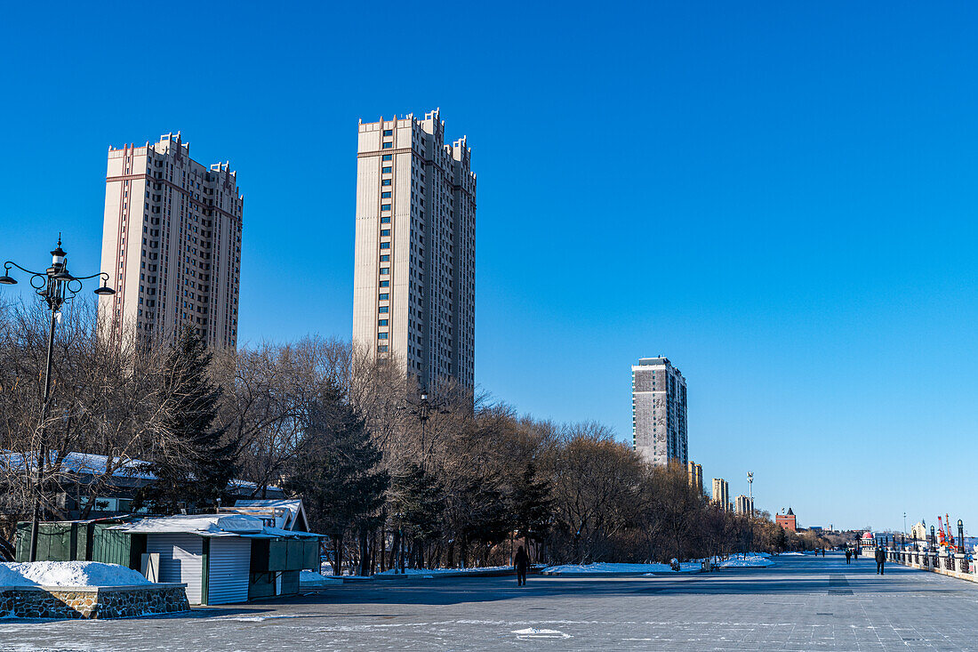 Hochhäuser am Amur-Flussufer, Heihe, Heilongjiang, China, Asien