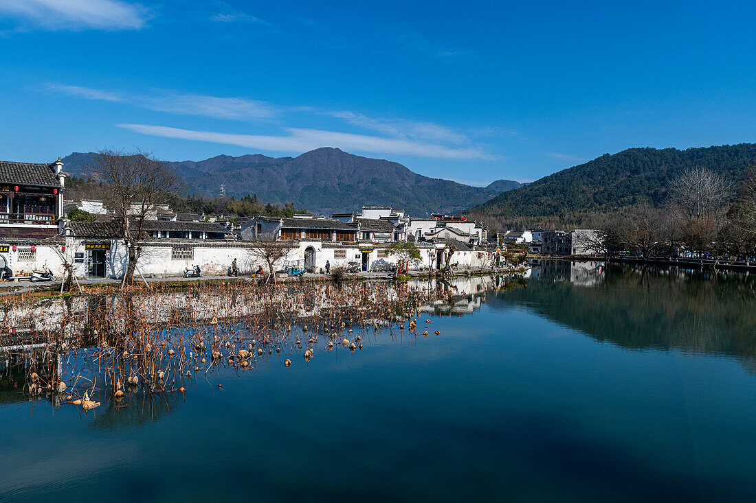 Teich um das historische Dorf Hongcun, UNESCO-Weltkulturerbe, Huangshan, Anhui, China, Asien