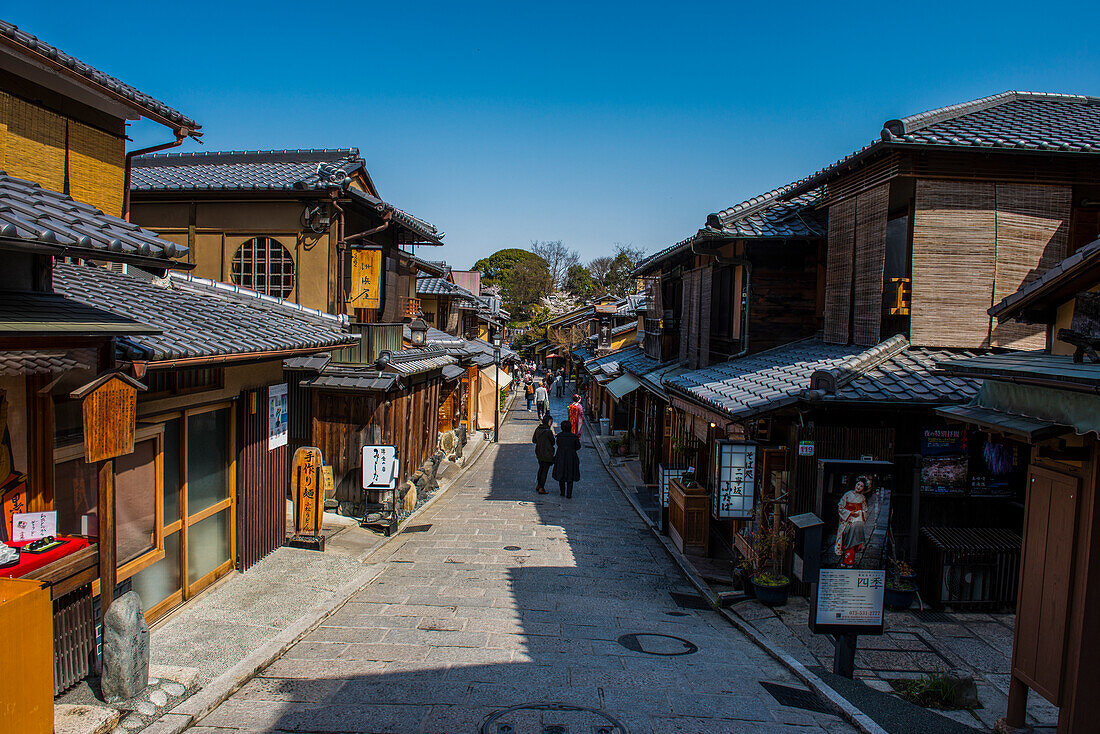 Straßenszene in der Altstadt, Kyoto, Honshu, Japan, Asien