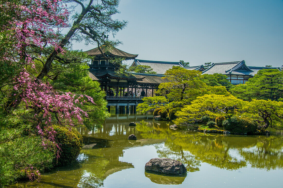 Okazaki-Park im Heian-Jingu-Schrein, Kyoto, Honshu, Japan, Asien