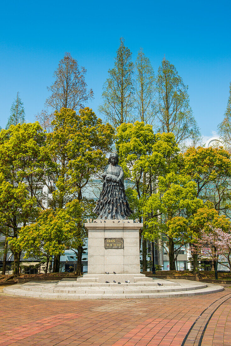 Statue im Nagasaki-Friedenspark, Nagasaki, Kyushu, Japan, Asien