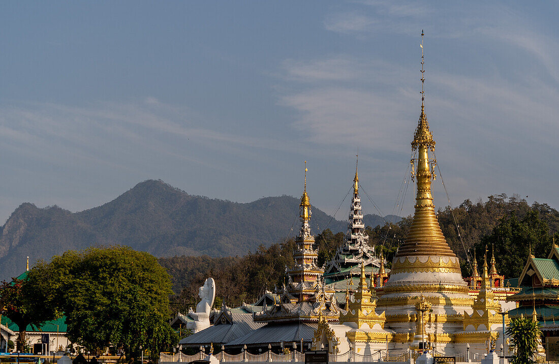 Aspekte von buddhistischen und chinesischen Tempeln in Mae Hong Son, Thailand, Südostasien, Asien