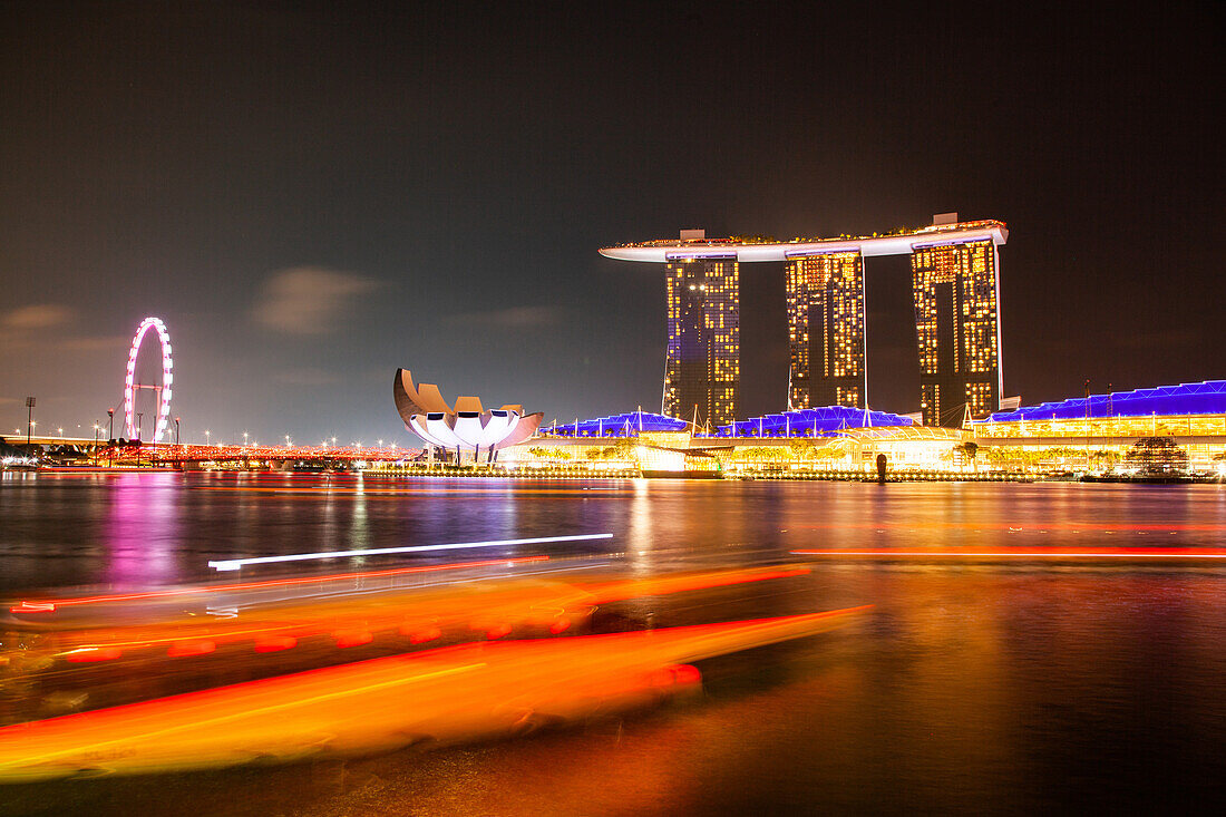 Singapore skyline at the Marina during twilight, Singaore, Southeast Asia, Asia