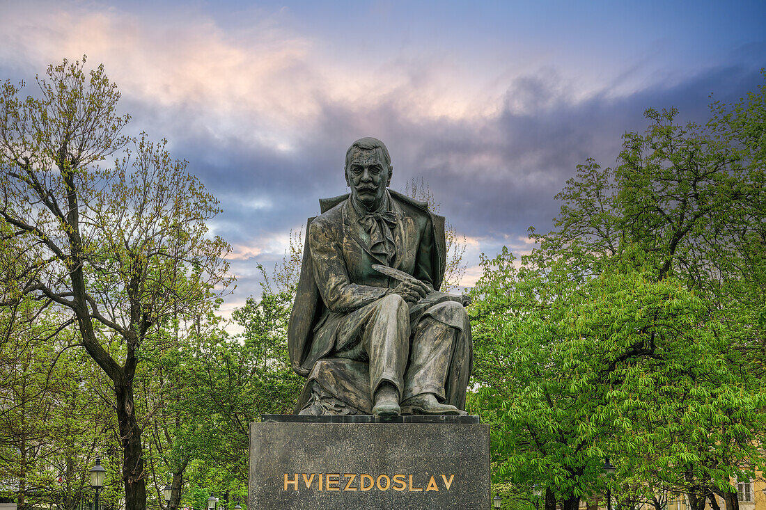 Pavol Orszagh Hviezdoslav, slowakischer Dichter und Mitglied des tschechoslowakischen Parlaments, Gedenkstätte in einem Park in Bratislava, Slowakei, Europa