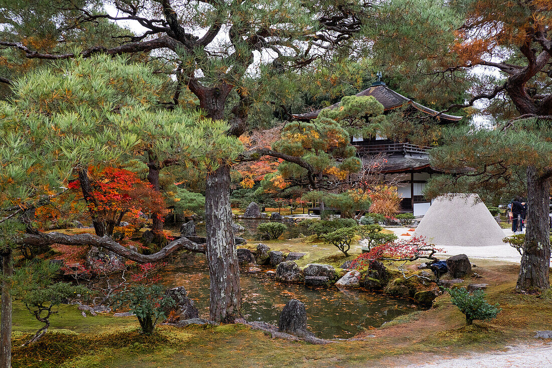 The Zen Temple of Ginkaku-ji (JishLT-ji) and its autumn colored garden, Kyoto, Honshu, Japan, Asia