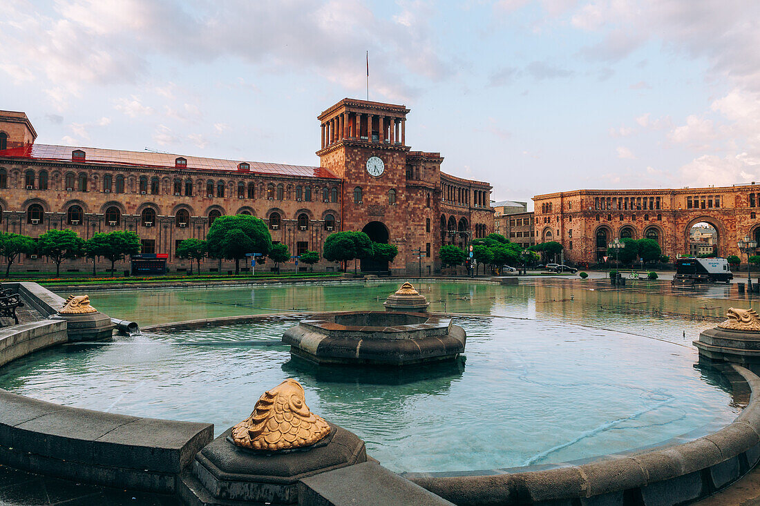 Der Platz der Republik und der Regierungspalast in Eriwan, Armenien (Hayastan), Kaukasus, Zentralasien, Asien