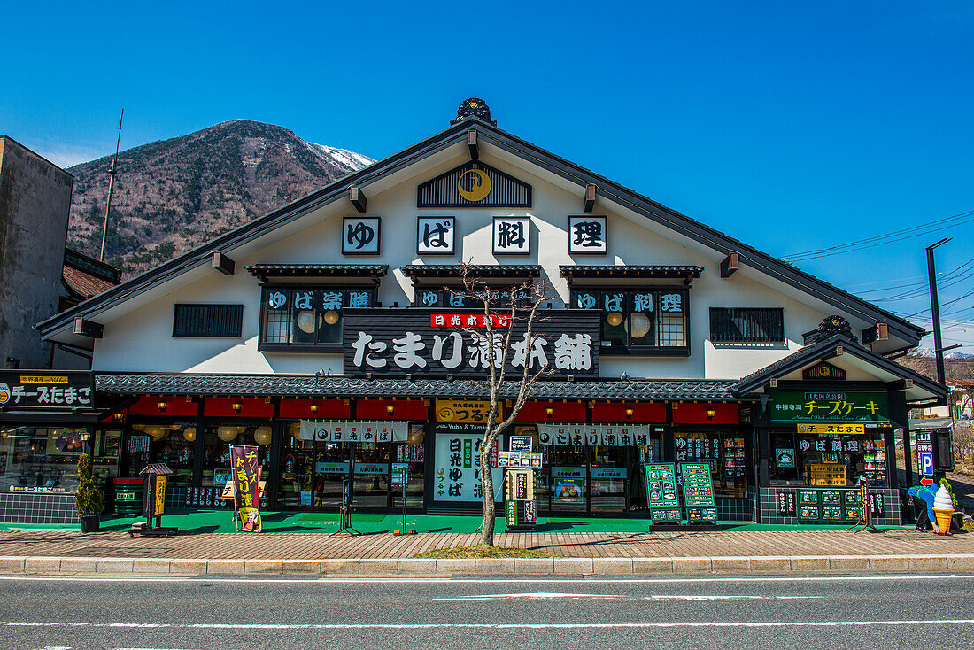 Chuzenjiko Onsen unterhalb des Mount Nantai, Nikkos heiligem Vulkan, UNESCO-Weltkulturerbe, Nikko, Präfektur Tochigi, Kanto, Honshu, Japan, Asien