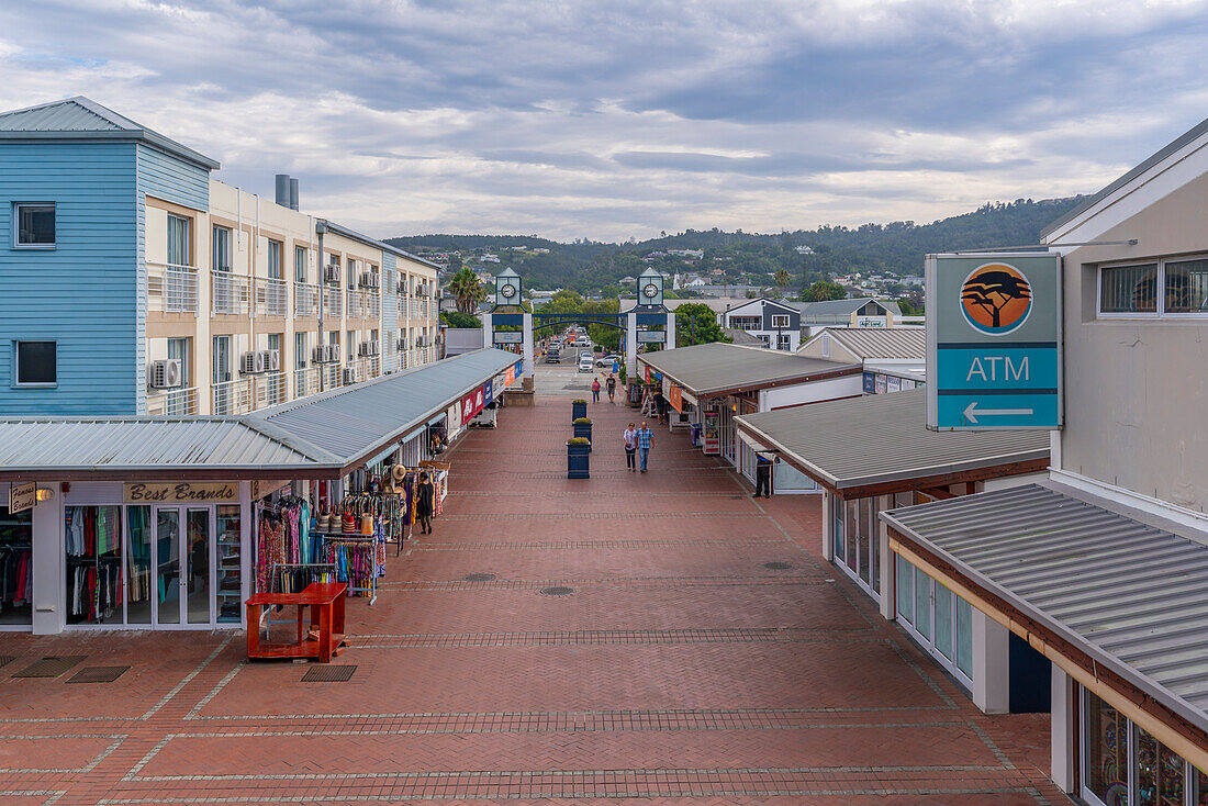 Blick auf Geschäfte an der Knysna Waterfront, Knysna, Garden Route, Westkap, Südafrika, Afrika