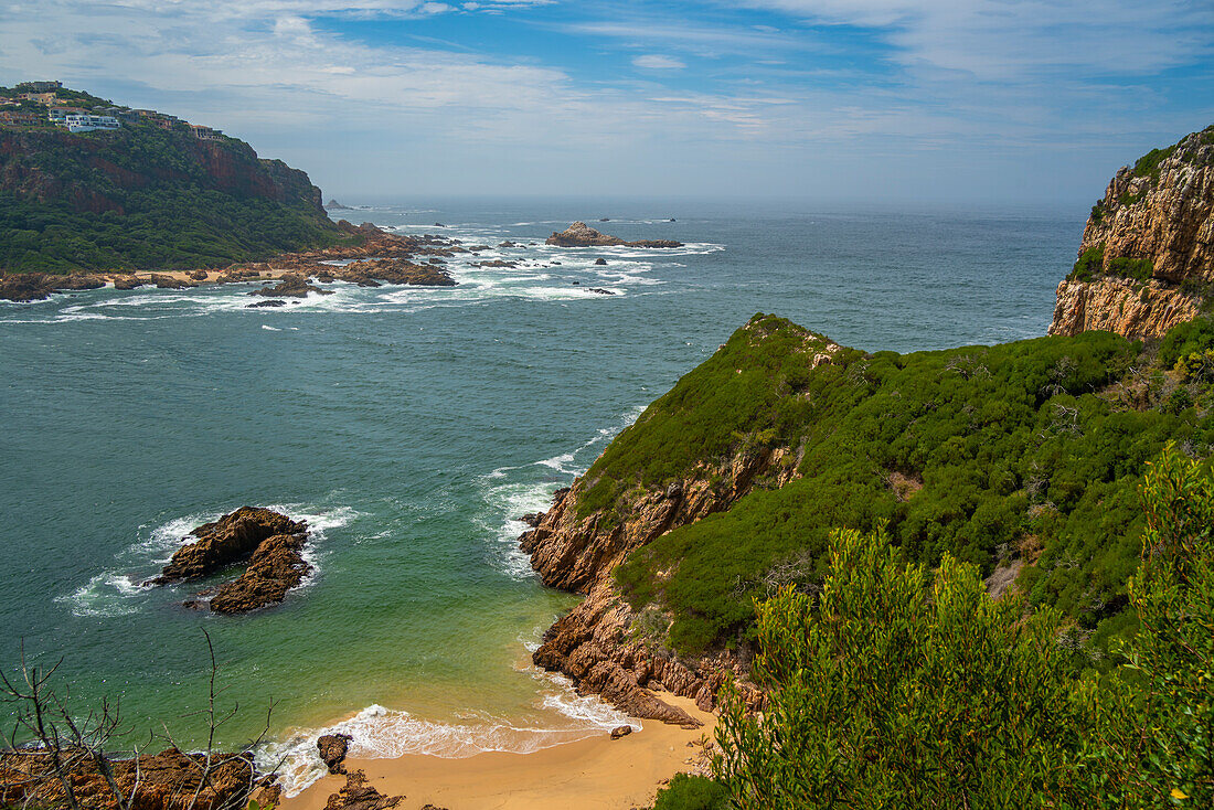 Blick auf die Heads-Felsenküste vom Featherbed Nature Reserve, Knysna, Garden Route, Westkap, Südafrika, Afrika