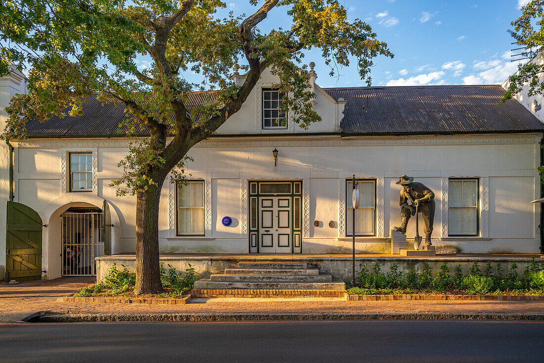 Blick auf weiß getünchte Architektur, Stellenbosch Central, Stellenbosch, Westkap, Südafrika, Afrika