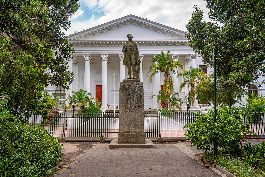 Blick auf die George-Grey-Statue und die Stadtbibliotheken von Kapstadt, Kapstadt, Westkap, Südafrika, Afrika