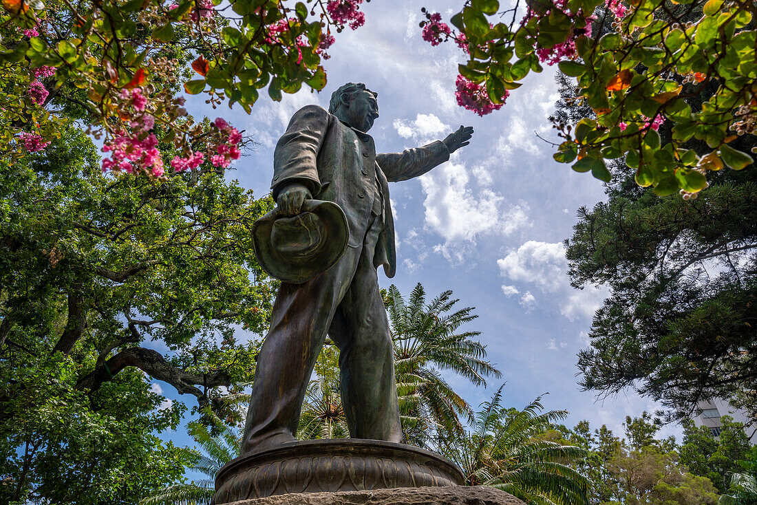 Blick auf die Statue von Cecil John Rhodes im Company's Garden, Kapstadt, Westkap, Südafrika, Afrika