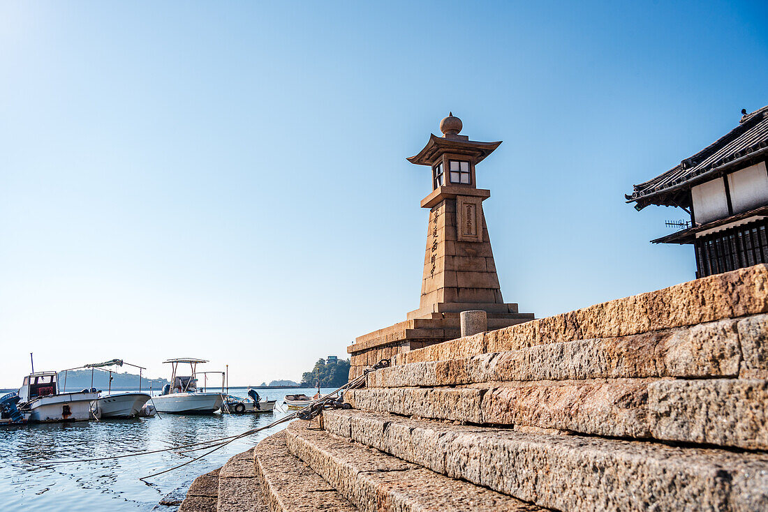 Steinerner Leuchtturm an der japanischen Binnensee, Tomonoura, Honshu, Japan, Asien