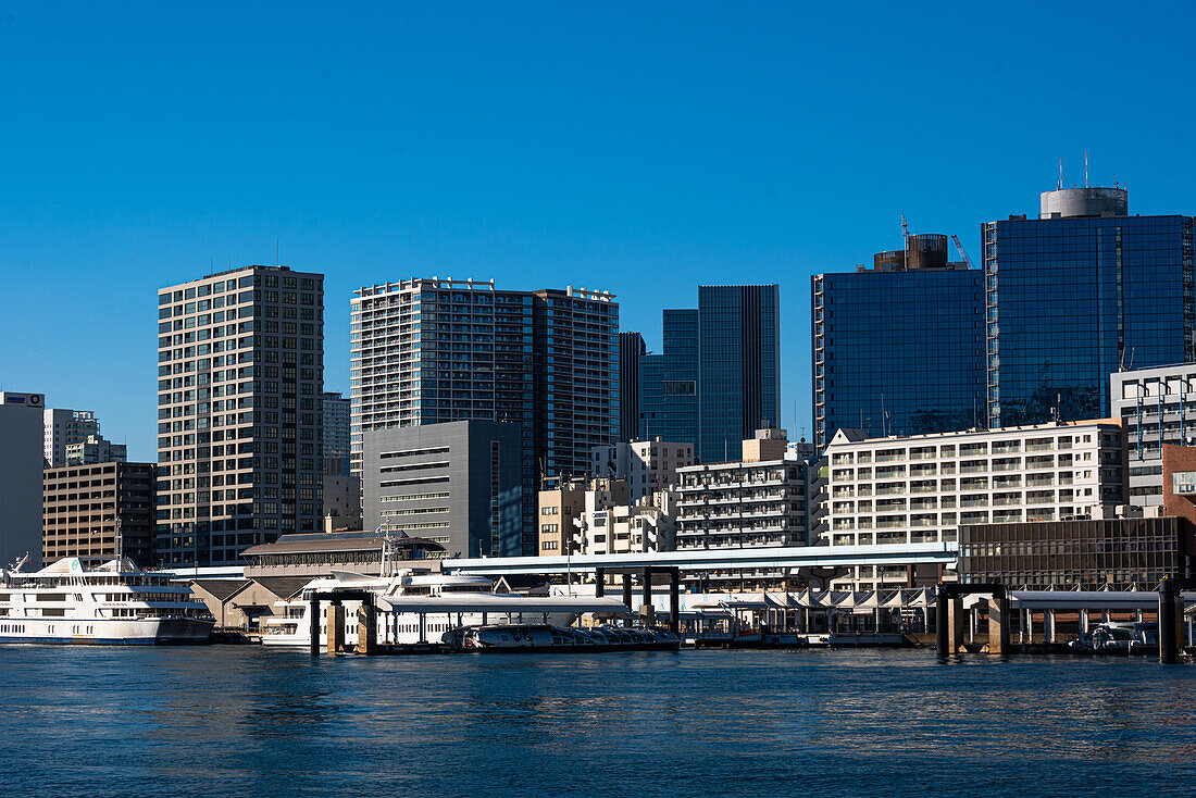 Wolkenkratzer an der Uferpromenade von Toyko, Minato, Tokio, Honshu, Japan, Asien