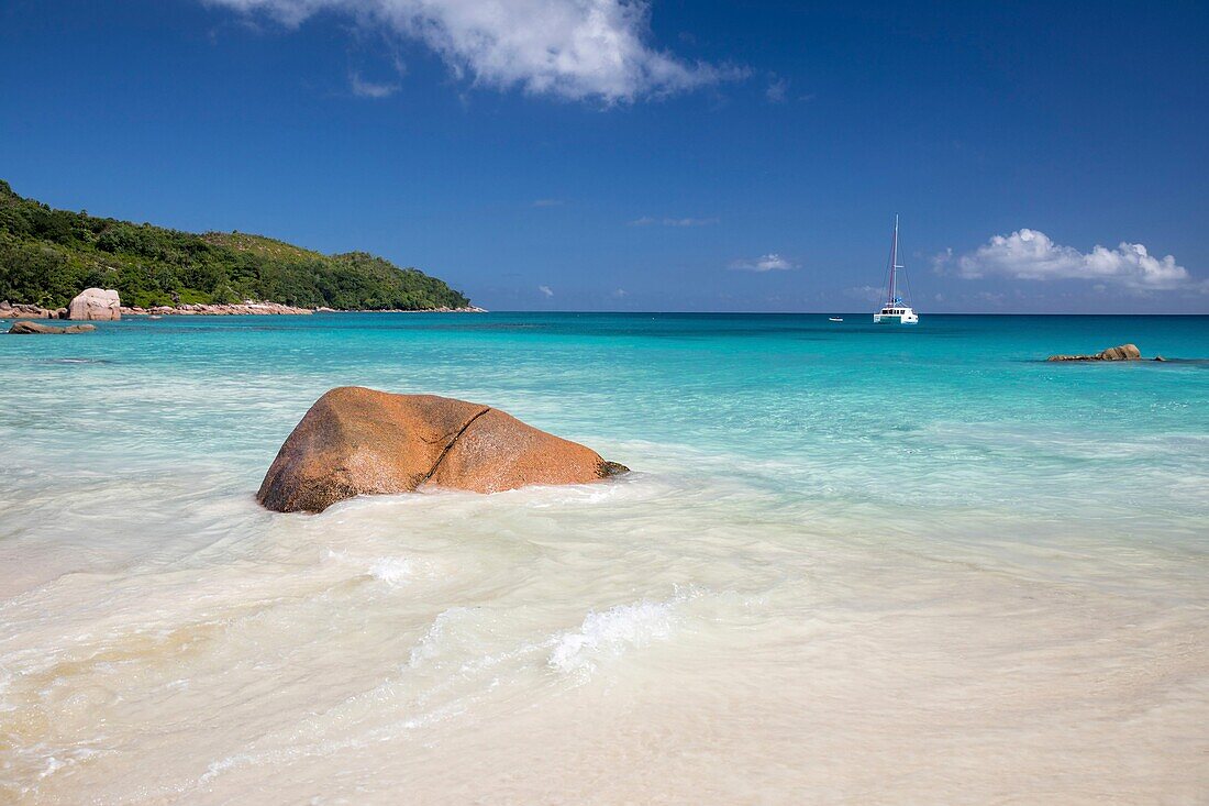 Seychelles, Praslin island, Anse Lazio beach and granite rocks