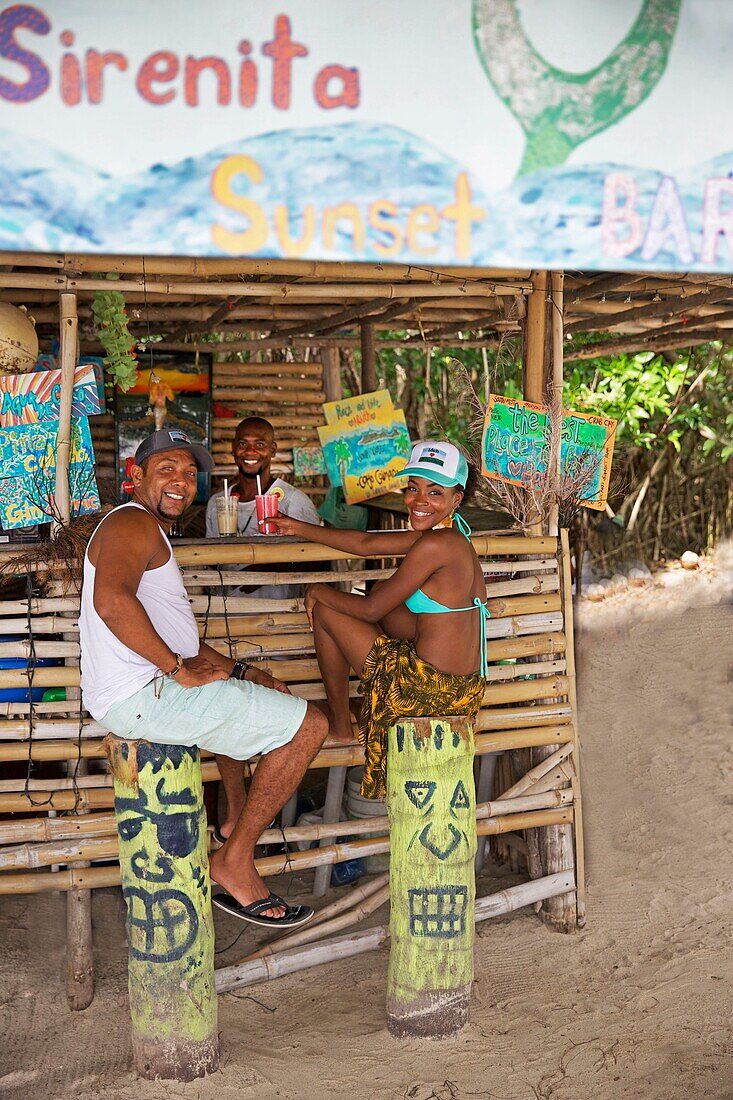 Kolumbien, Insel Providencia, Sirenita Sunset Bar Tresen am Suroeste Strand