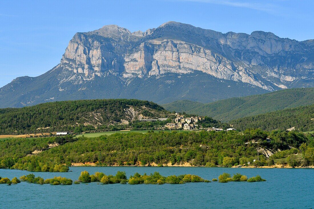 Spain, Aragon, Huesca province, Pirineos Aragonaises, Ainsa, Mediano Lake