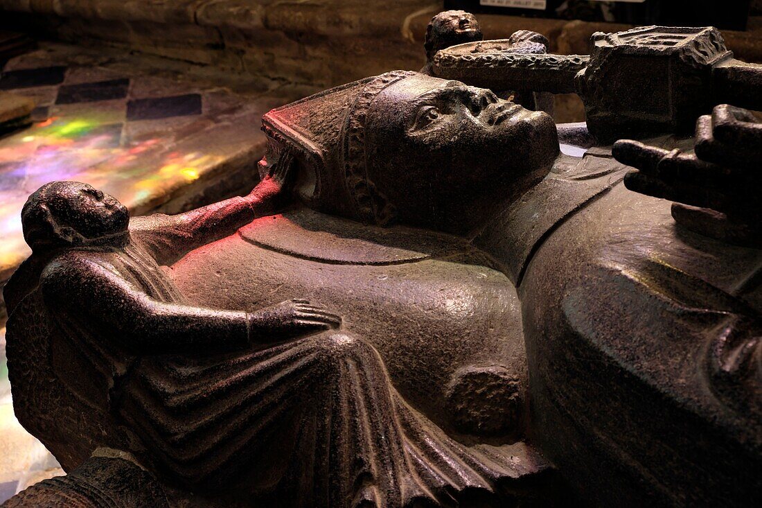 Frankreich, Finistere, Locronan, Aufschrift Les Plus Beaux Villages de France (Die schönsten Dörfer Frankreichs), Kirche Saint Ronan aus dem 15. Jahrhundert, Bußkapelle, Grab des Heiligen Ronan