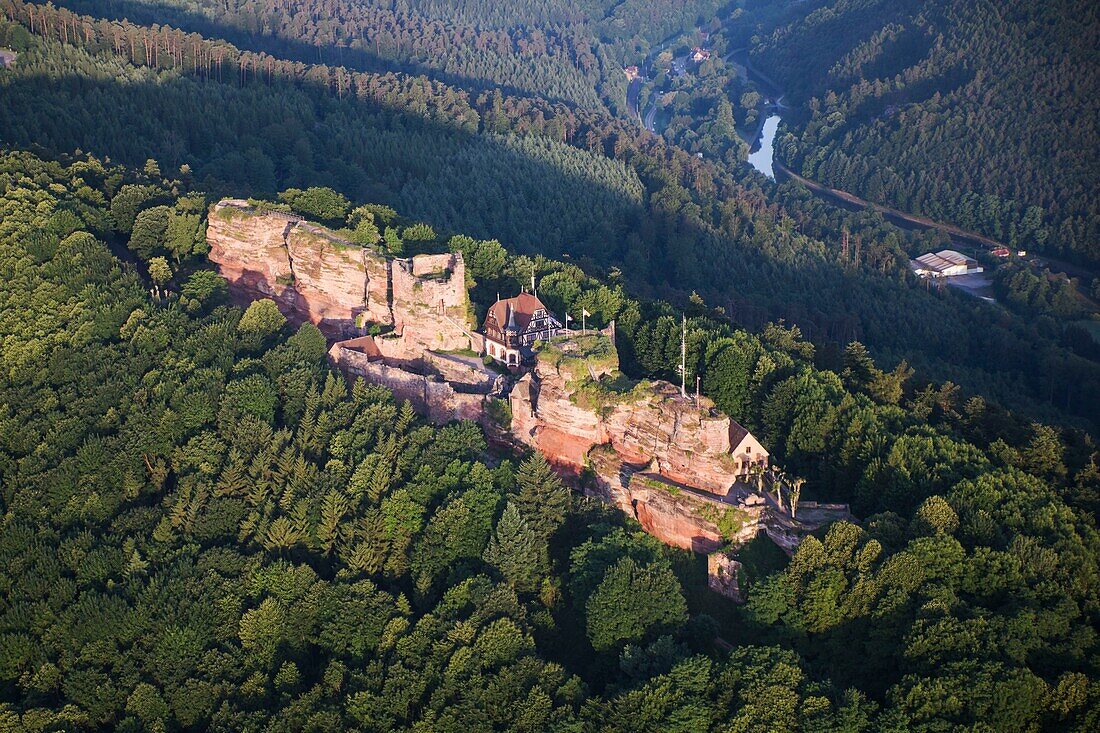 Frankreich, Bas Rhin, Saverne, Schloss Haut Barr (Luftaufnahme)