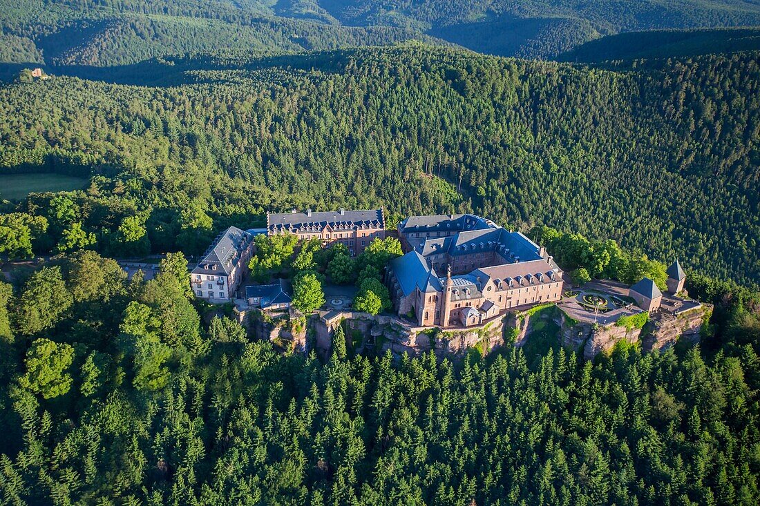 Frankreich, Bas Rhin, Mont Sainte Odile, Kloster Sainte Odile (Luftaufnahme)