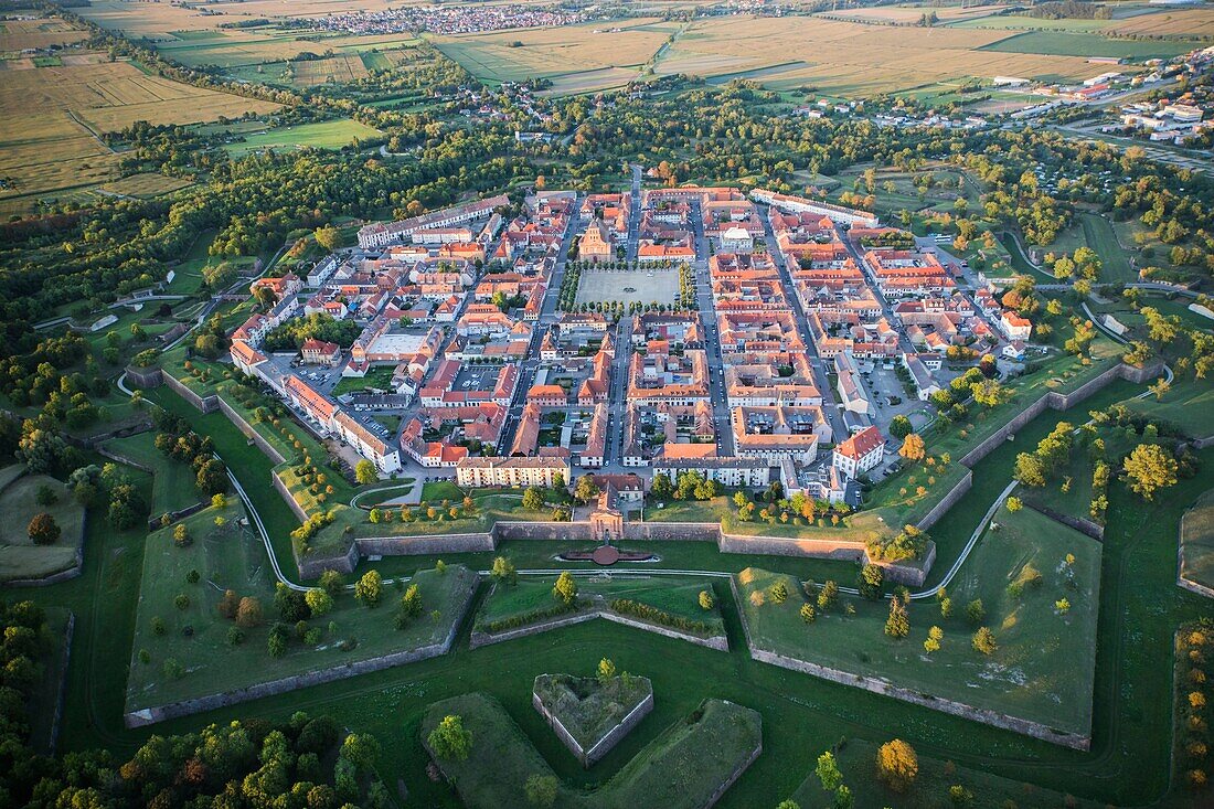 Frankreich, Haut Rhin, Neuf Brisach, Festungsanlage von Vauban, von der UNESCO zum Weltkulturerbe erklärt (Luftaufnahme)